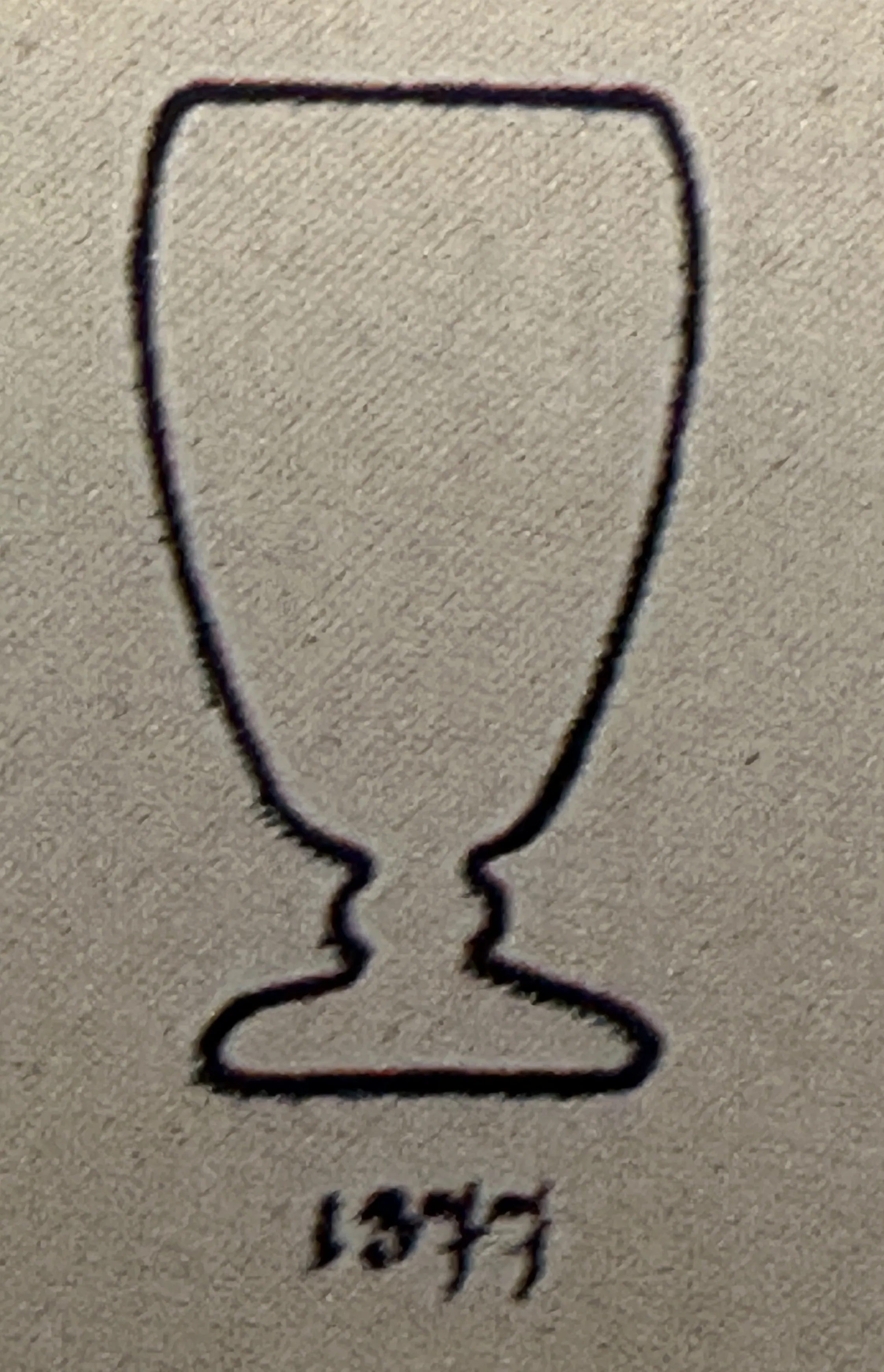 デザインが特徴的な古い本の絵