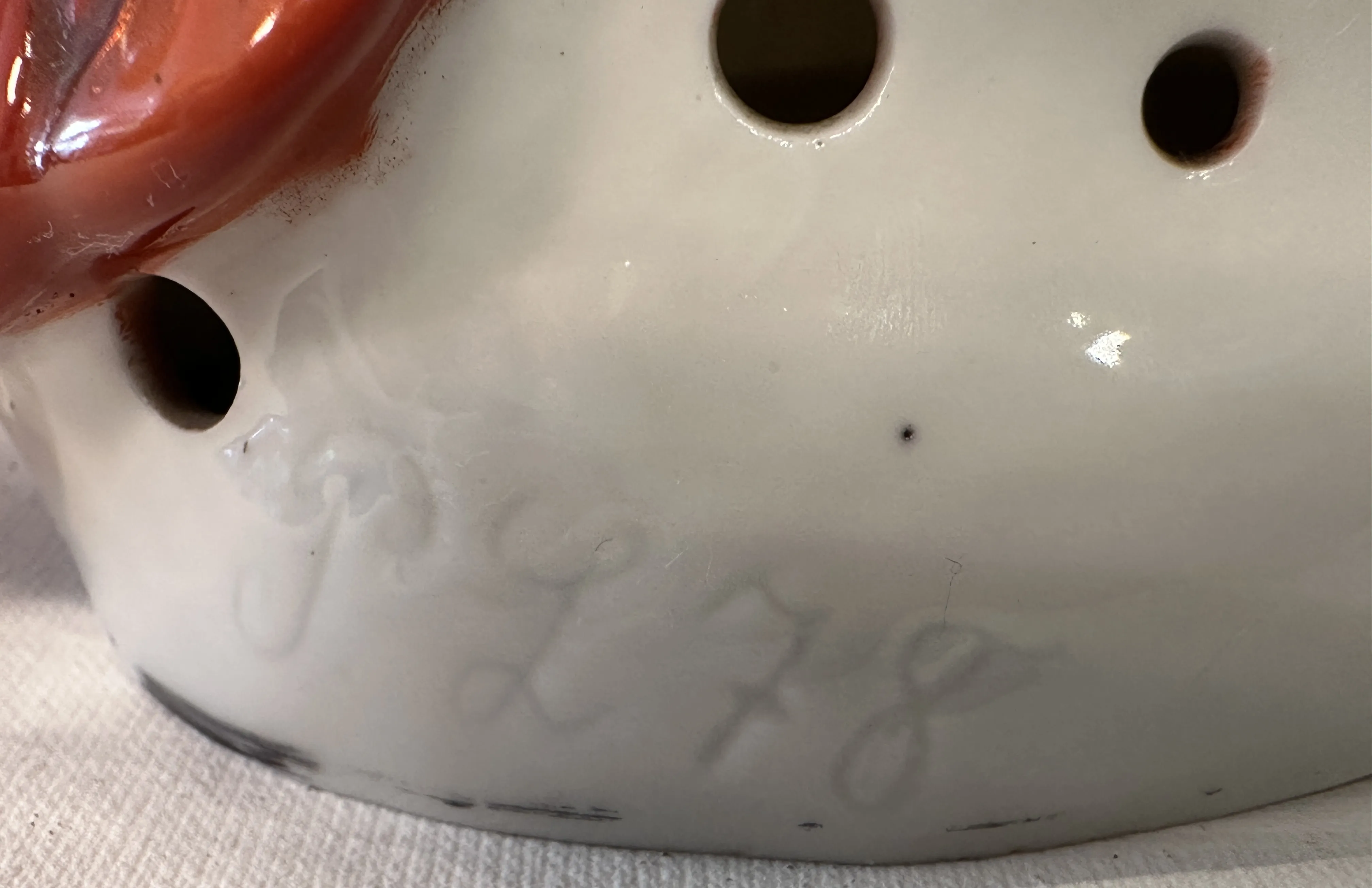 标记在古董底部，文本为PL 78