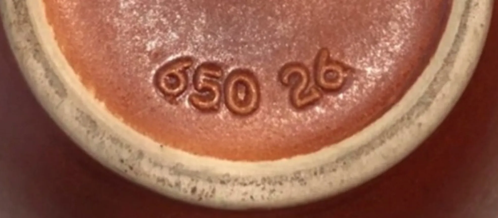 أنتيك رقم تسلسلي 650 26، تفاصيل واضحة، شكل دائري