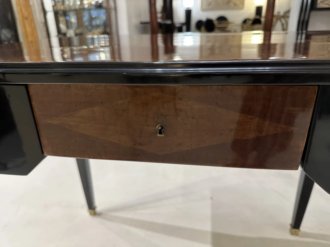 Antique desk with an elegant design and a drawer.