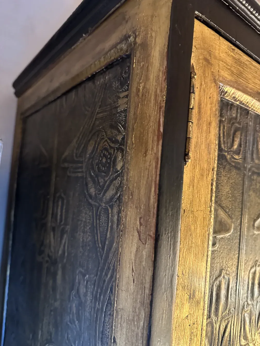 Antique bar with reliefs and golden details.