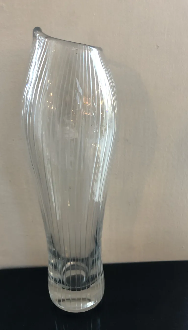 elegante vidro antigo assinado por tapio wirkkala em forma estilizada