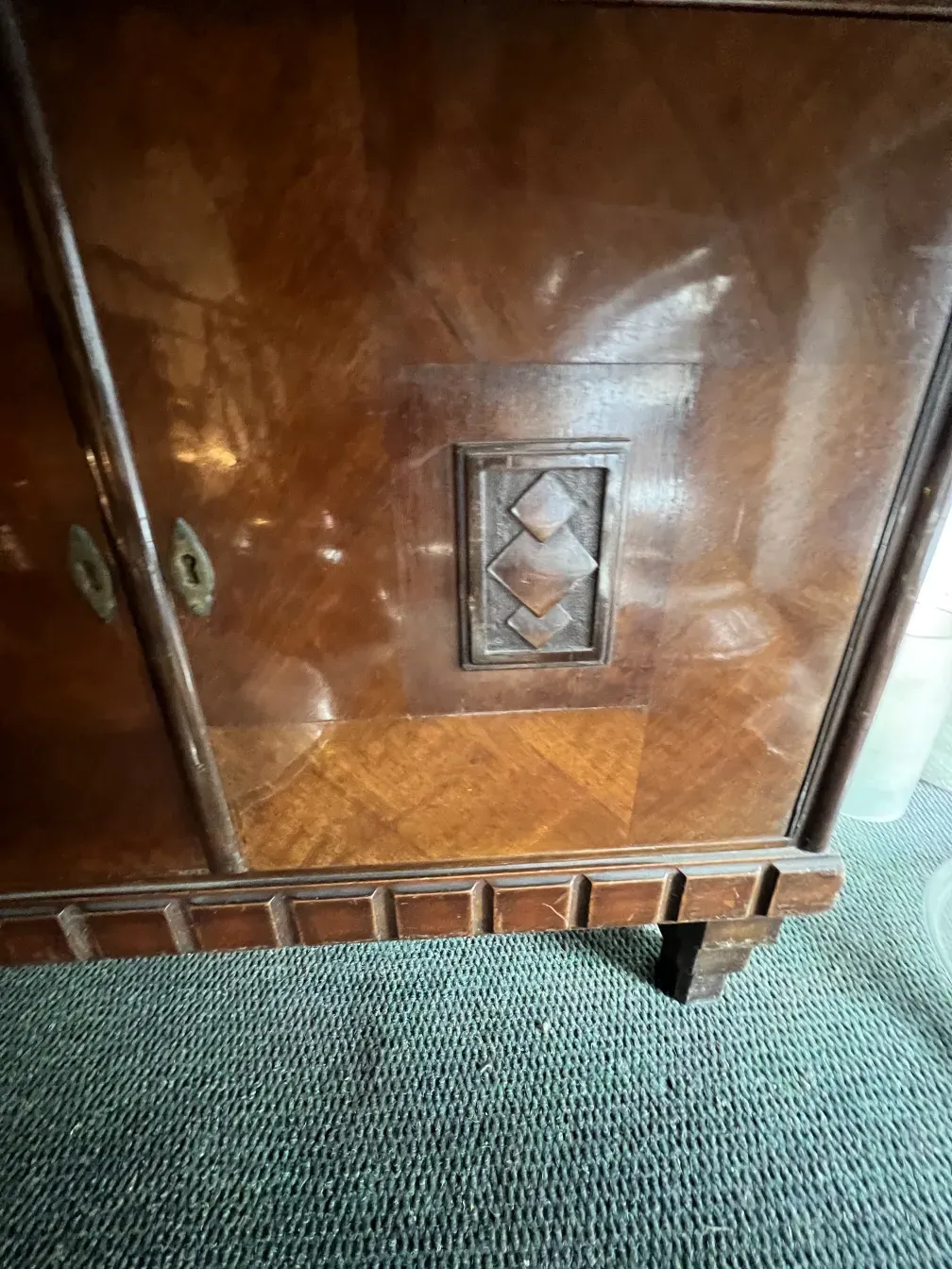 Antique bookcase featuring elegant design and two doors, set in a classic ambiance.