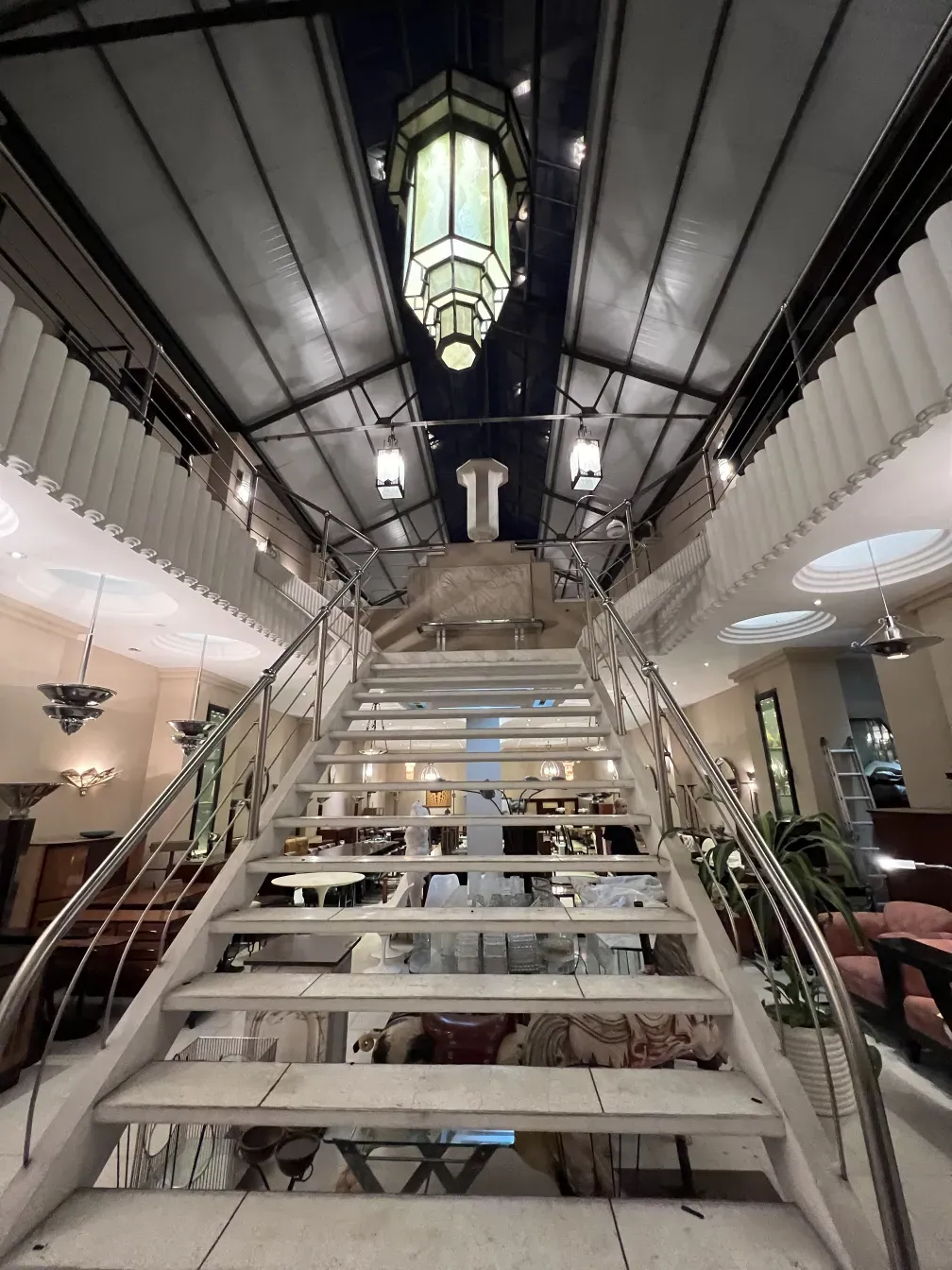 प्राचीन कांच का लालटेन एक भव्य वातावरण में