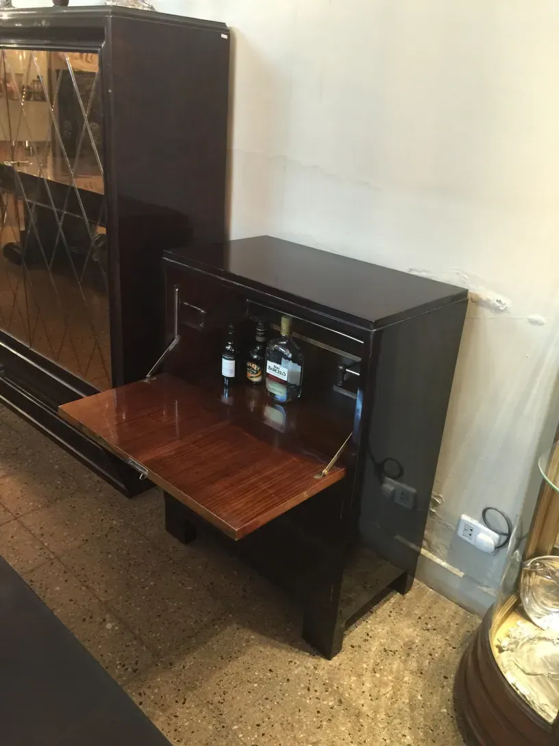 Vintage bar furniture with elegant finishes and glass details
