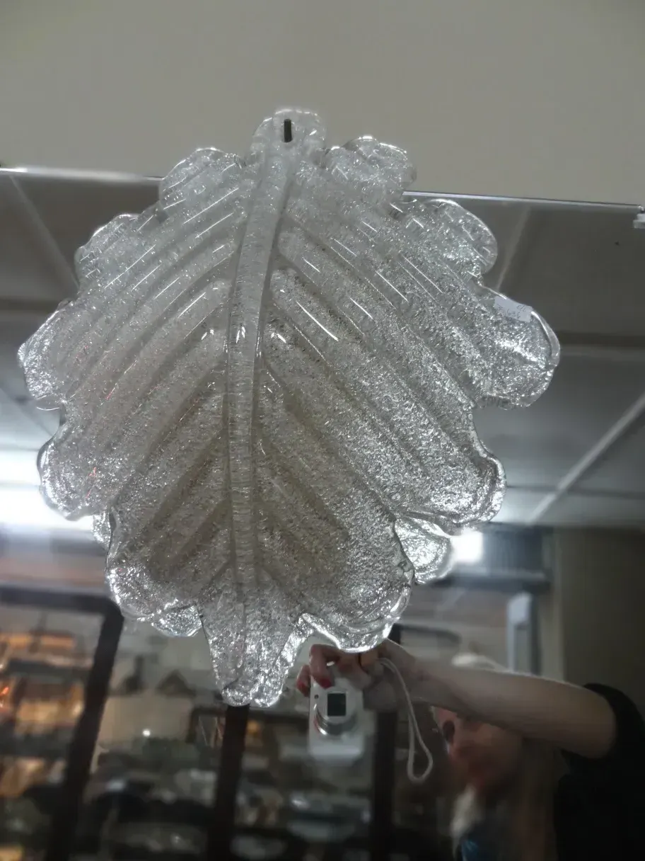 Beautiful leaf-shaped sconces, transparent, perfect for vintage decor.