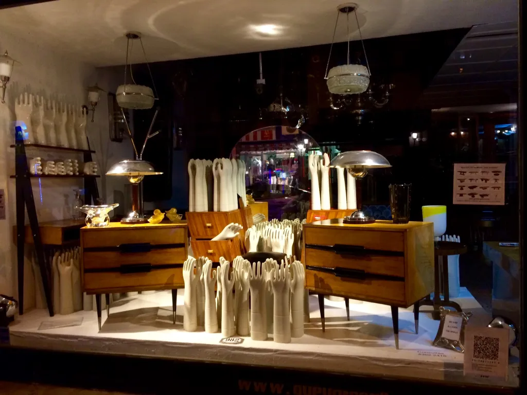 Showcase with antique decorative ceramics and modern ambiance.