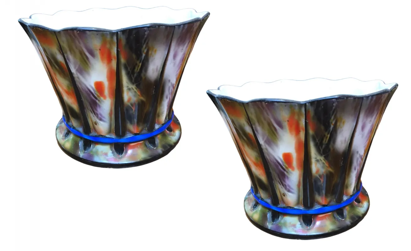 Antique decorative ceramic featuring vibrant colors and a wavy edge.