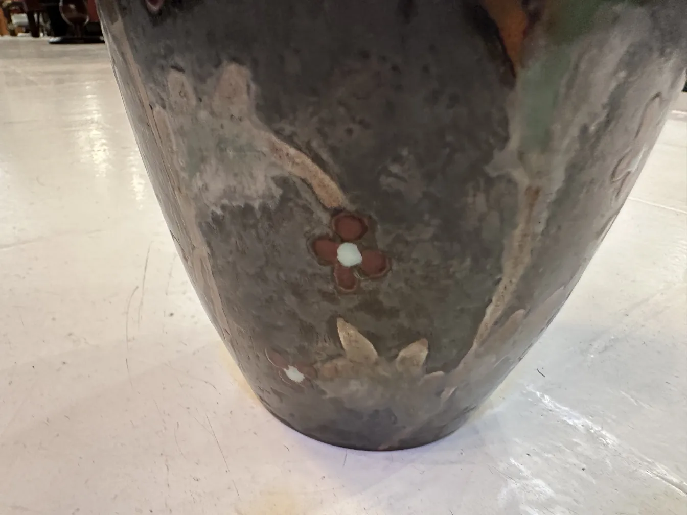 Elegant antique ceramic with flower decorations, classic ambiance.