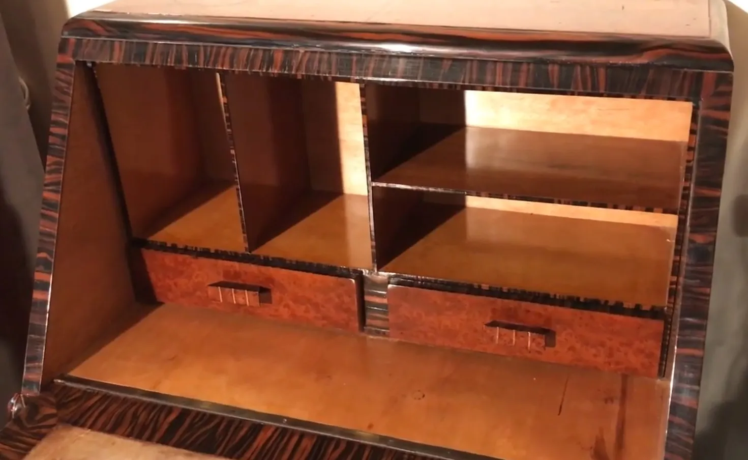 पुराना-डेस्क-दो-खानों-के-संग-संग्रह