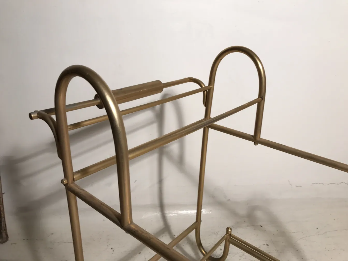 Antique cocktail trolley in gold with elegant design.