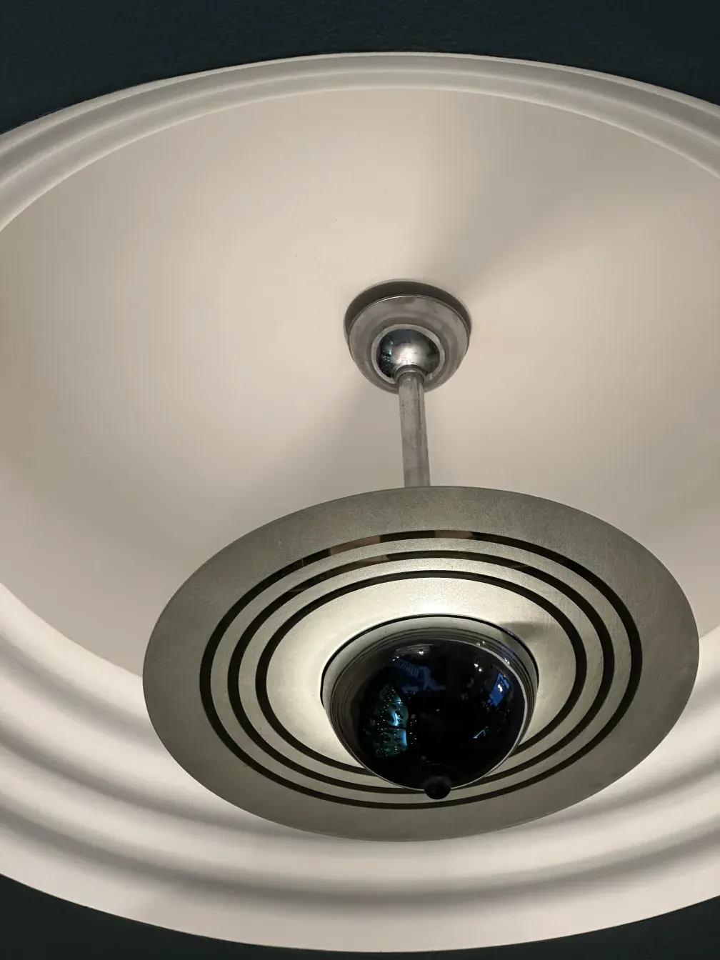 Antique hanging lamp with minimalist design and black details