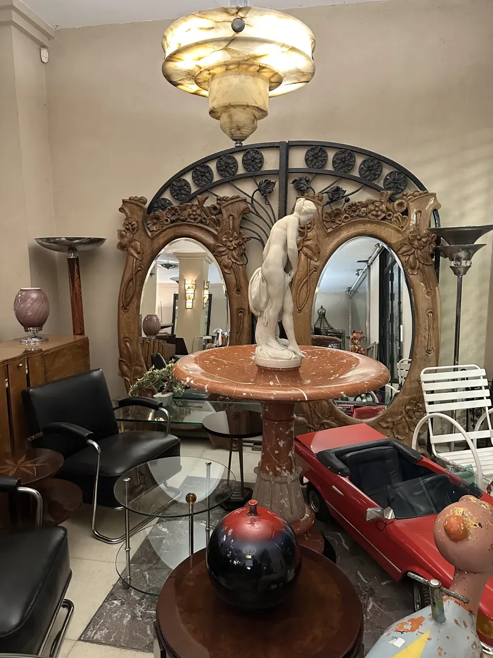 Antique hanging lamp with an elegant design, in an antique environment.