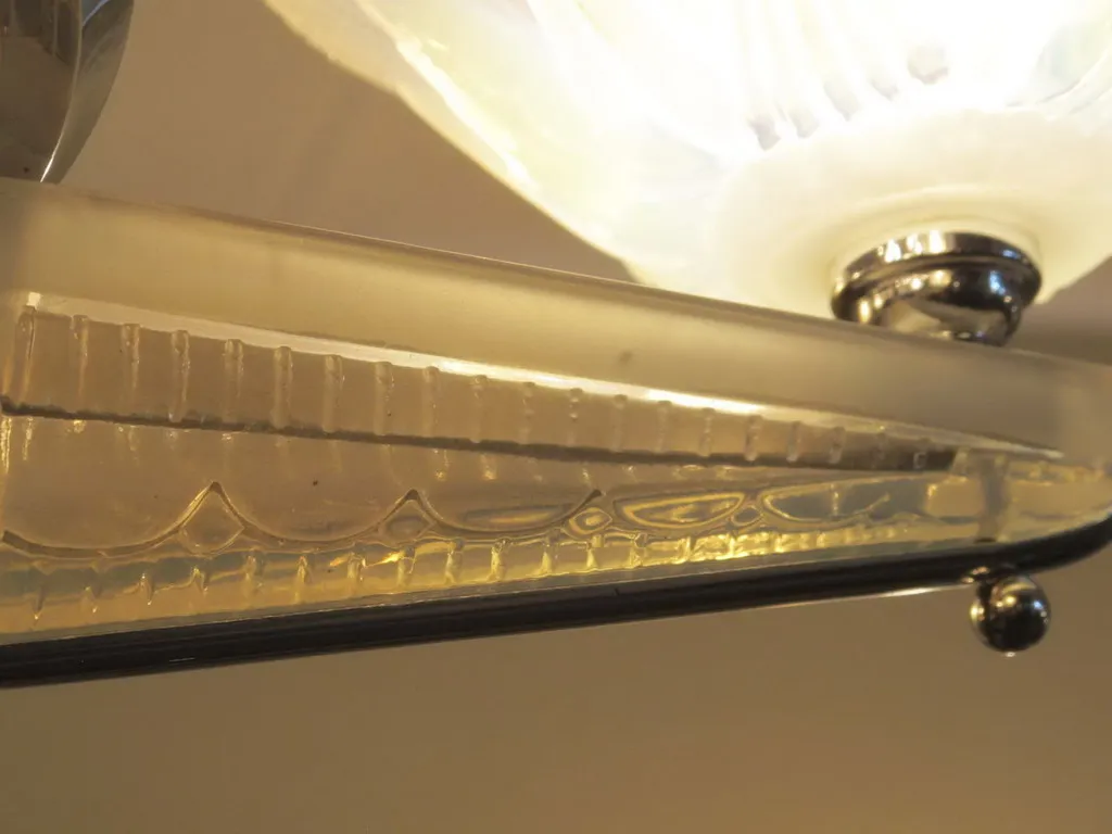 Antique hanging lamp with decorative details and classic style, Leleu.