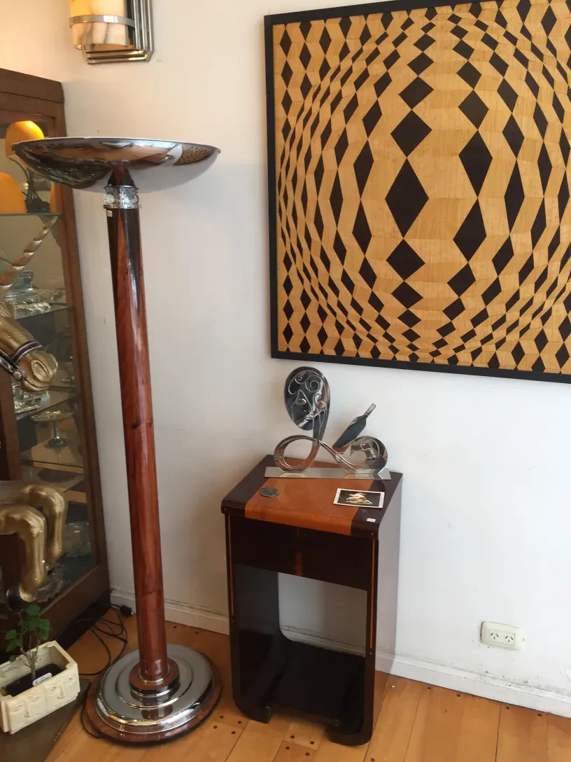 торшеры классического дизайна в элегантной обстановке