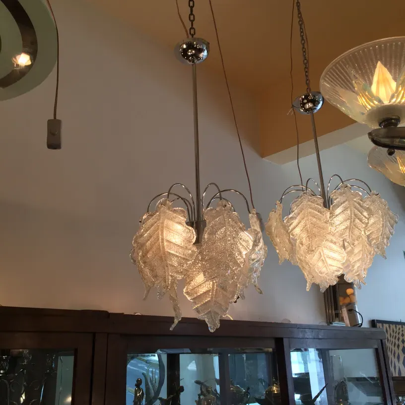 Set of 2 antique hanging lamps with elegant design, in a cozy environment.