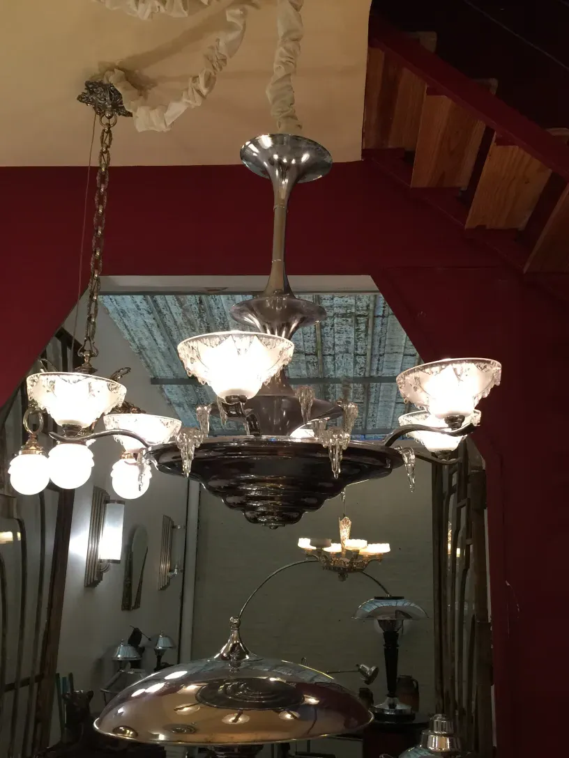 2 antique hanging lamps with light bulbs, elegant style
