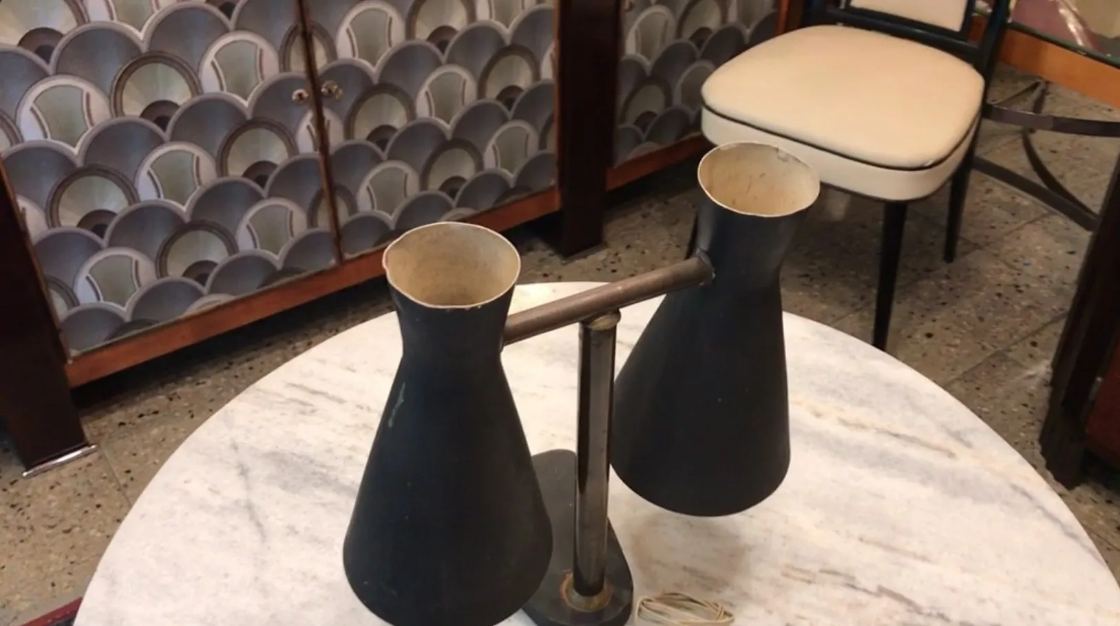 luminária de mesa antiga de duas telas em preto serge mouille