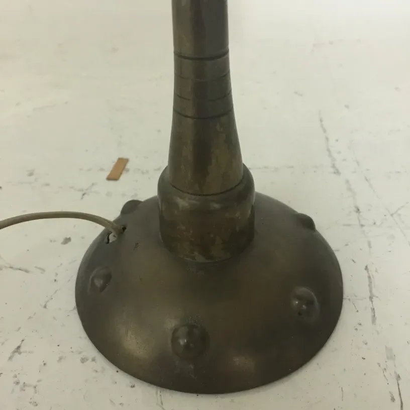 base de luminária de mesa antiga com detalhe em bronze