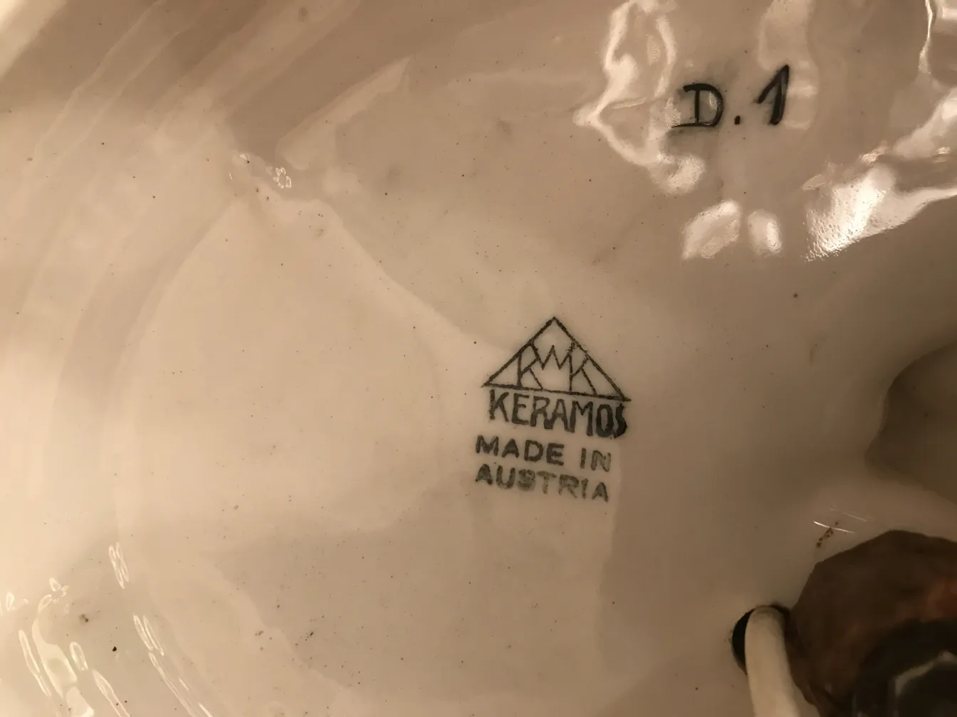 luminária de mesa antiga com marca keramos visível