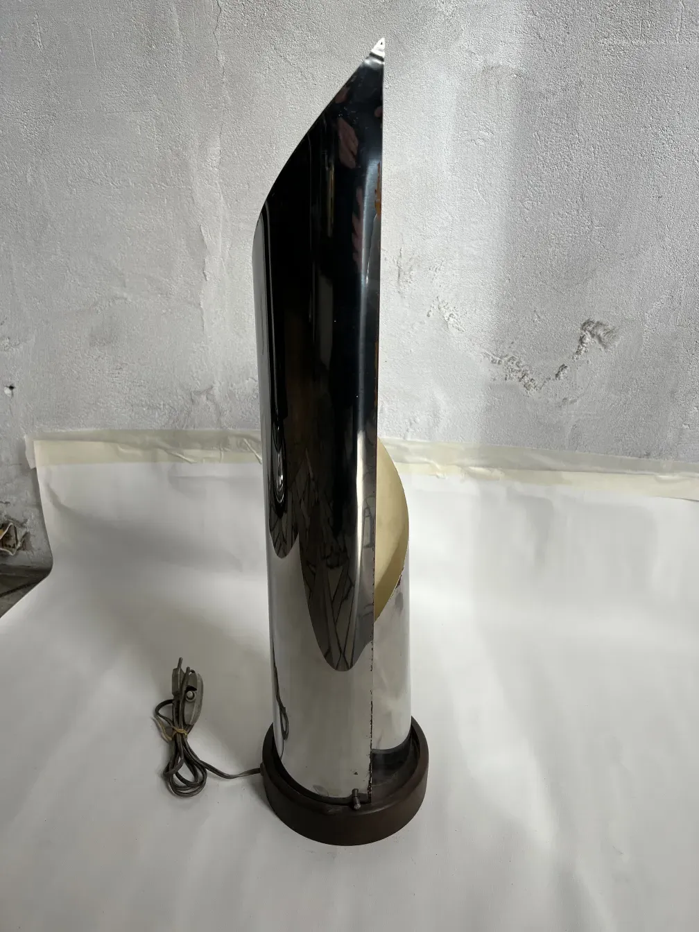 luminária antiga de mesa com design elegante