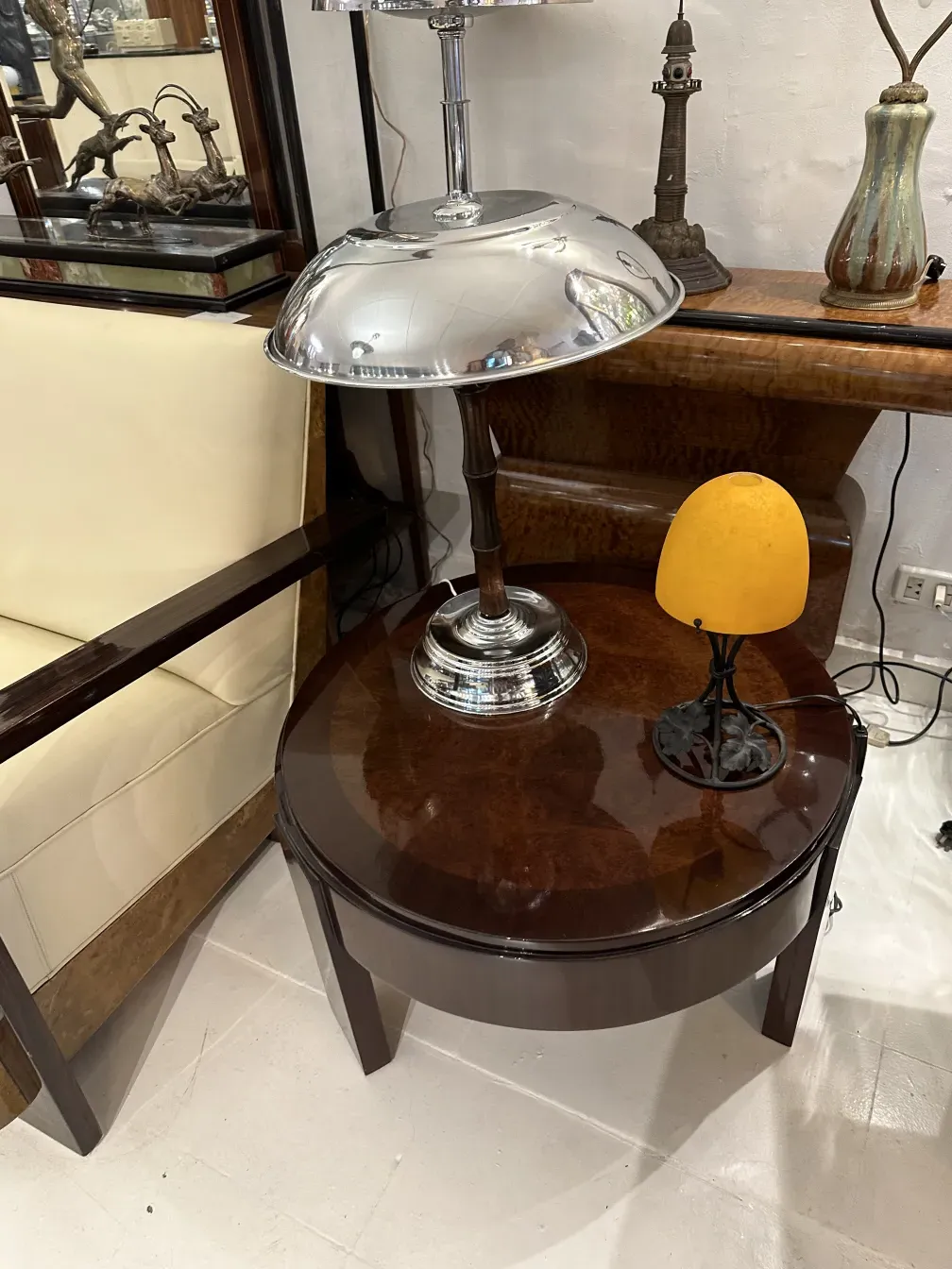 Luminária de mesa antiga com base brilhante, peça de decoração elegante