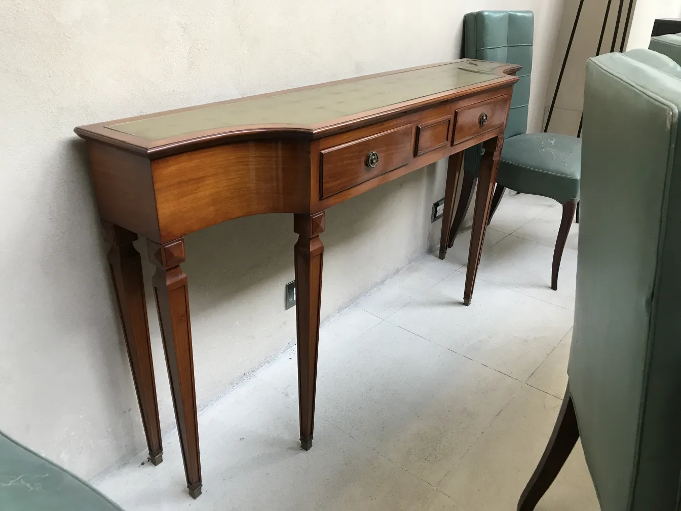 antique console comte featuring elegant design and drawers, in a neutral setting