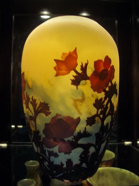 vaso antigo com flores, vidro assinado muller fres