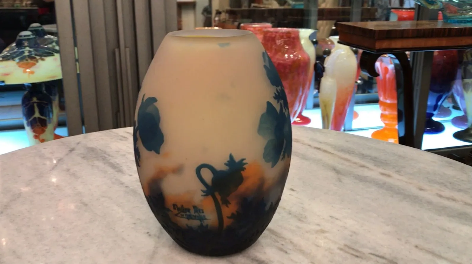 Vidro antigo com desenhos florais em azul, Muller Fres