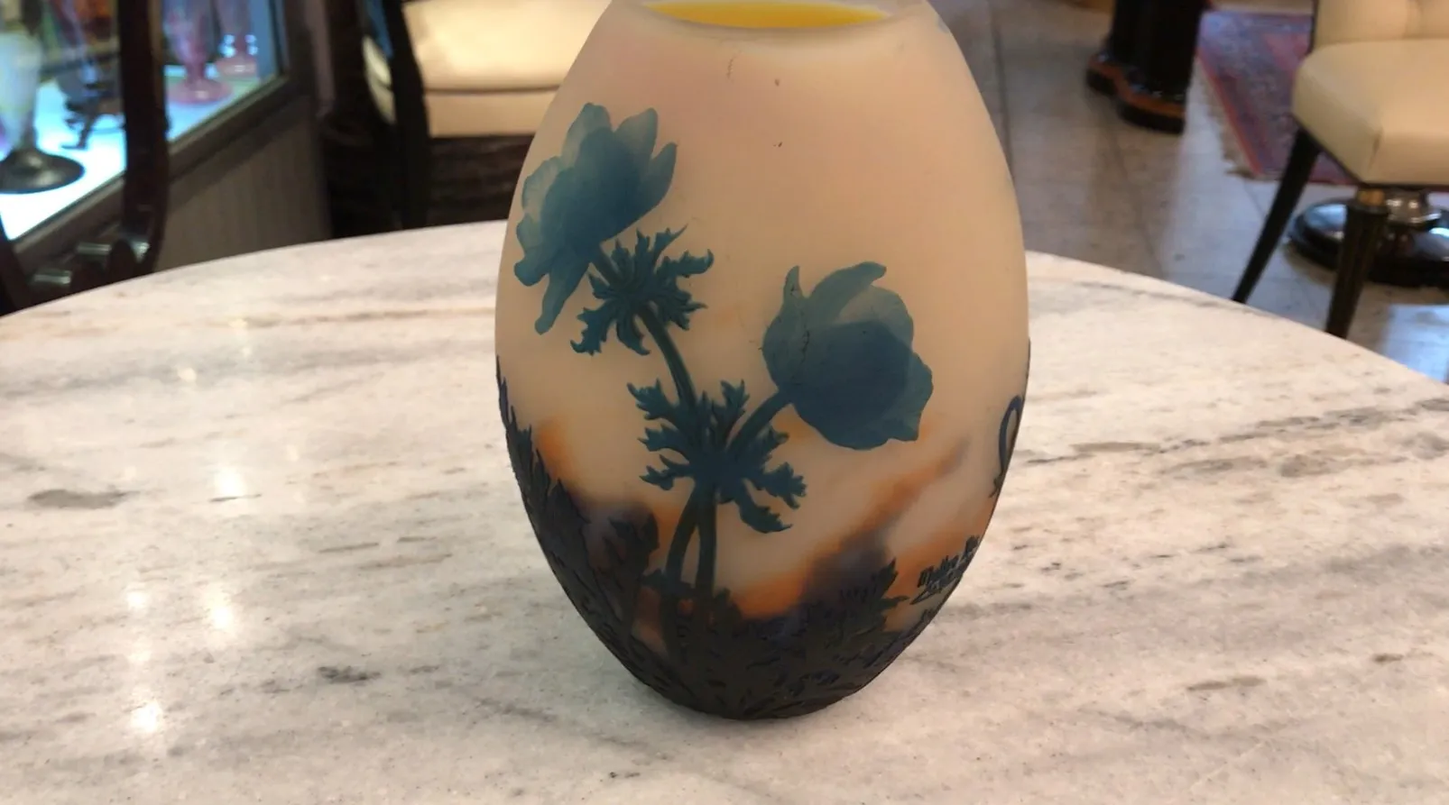 vidro de peça antiga assinado por muller fres, decorado com flores