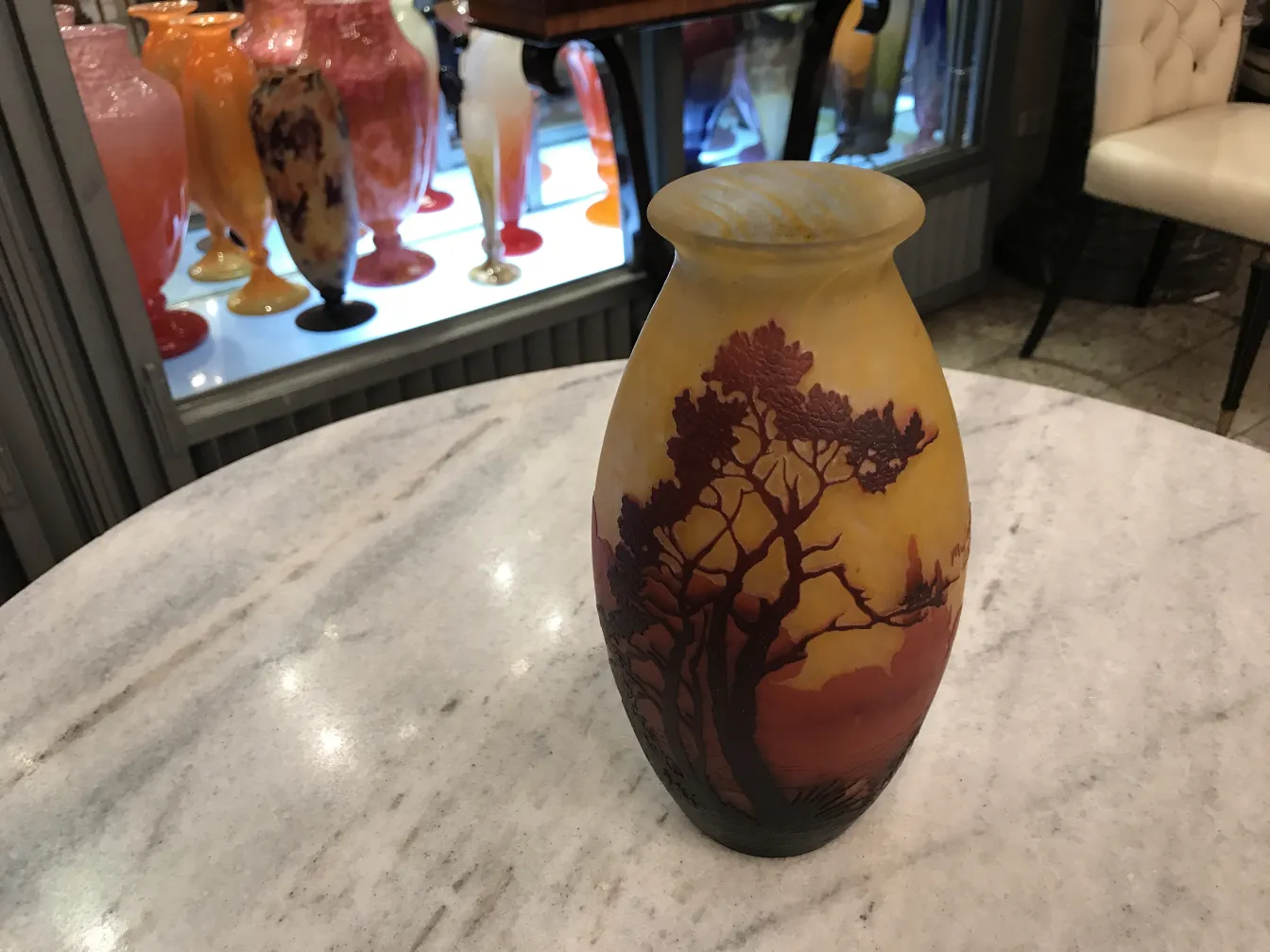 Vaso de vidro antigo com gravações de Muller Fres.