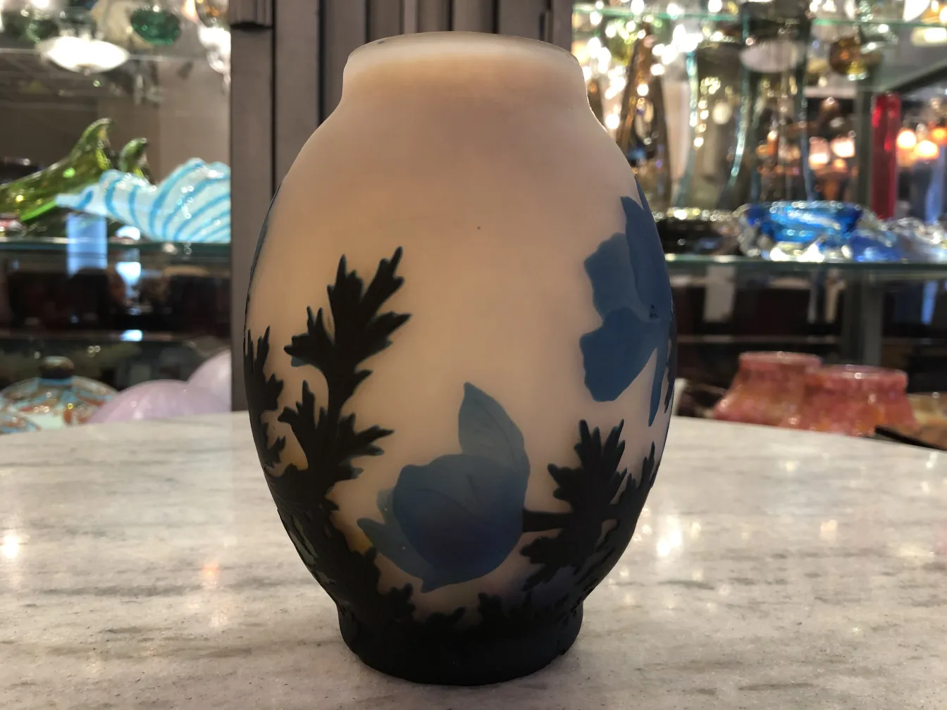 Vidro antigo decorado em azul e preto, assinado Muller Fres