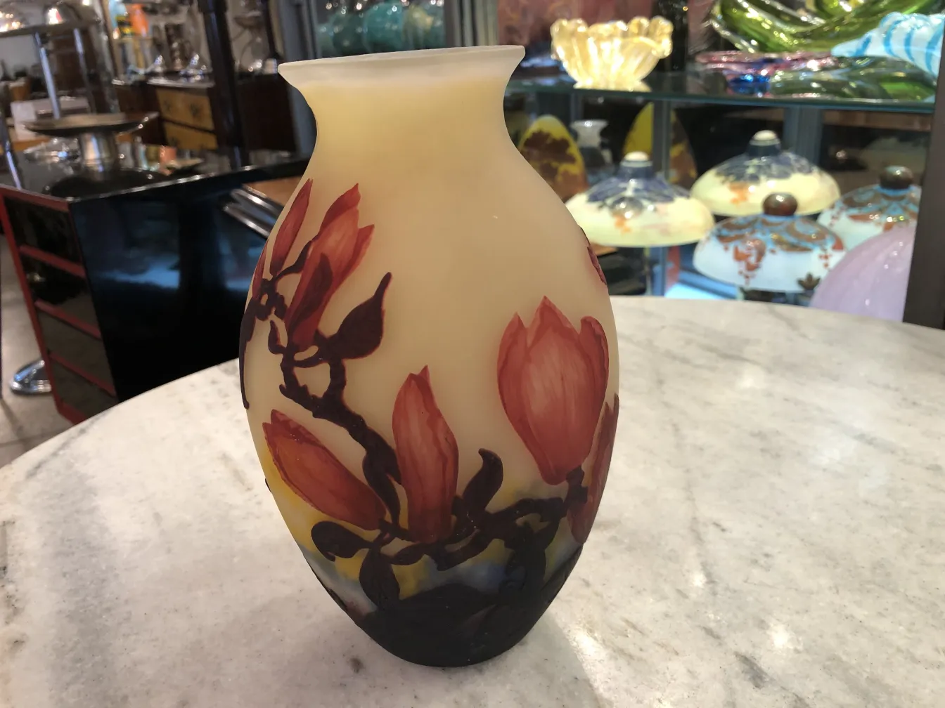 Vaso antigo com design de flores assinado por Muller Fres