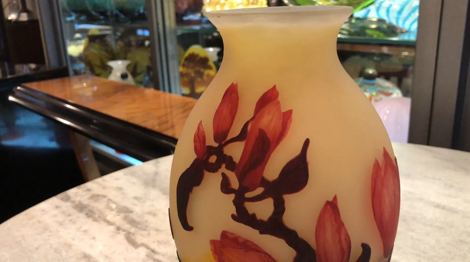 Vidro antigo assinado por Muller Fres com decoração floral