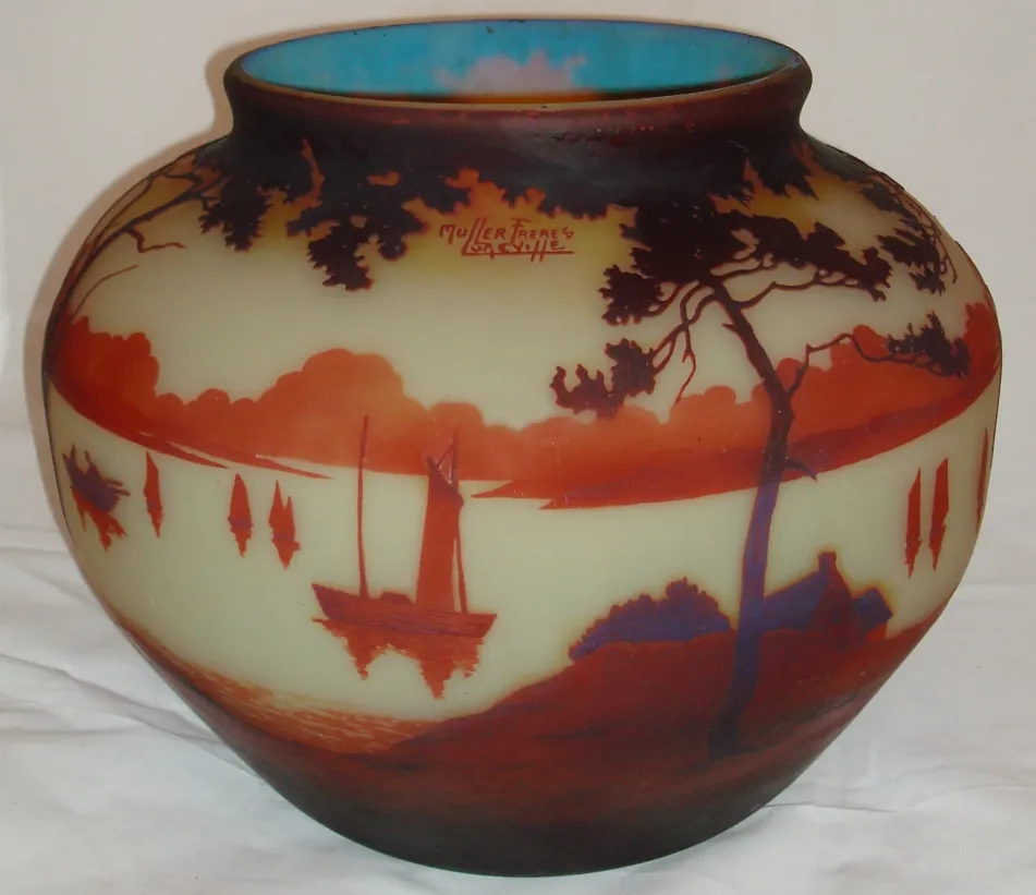 Vaso antigo com paisagem de árvores e barcos, muller freres