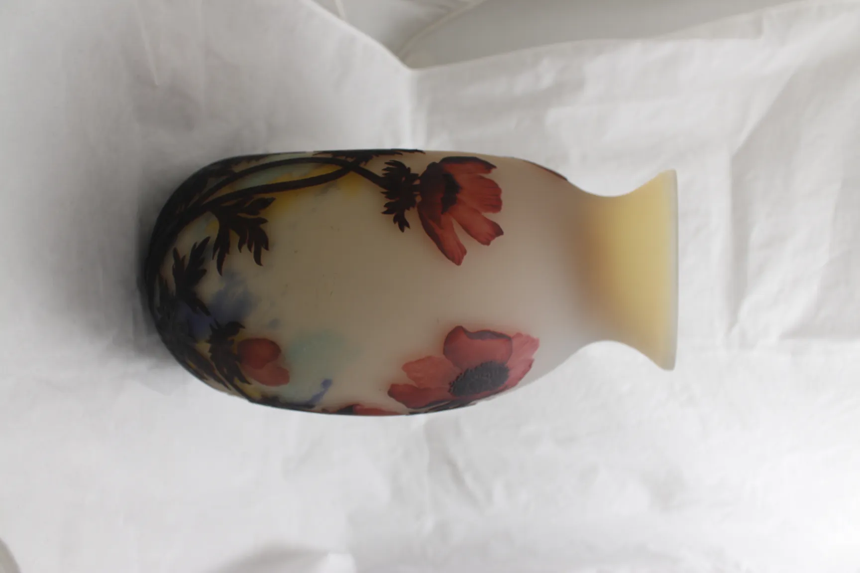 Vaso antigo com design floral e assinatura de Muller Fres.