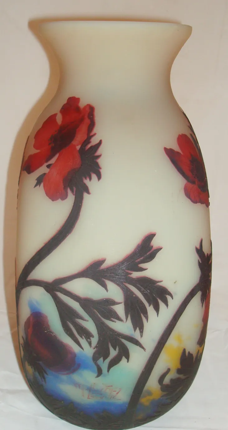 vaso de vidro assinado com motivos florais de Muller Fres