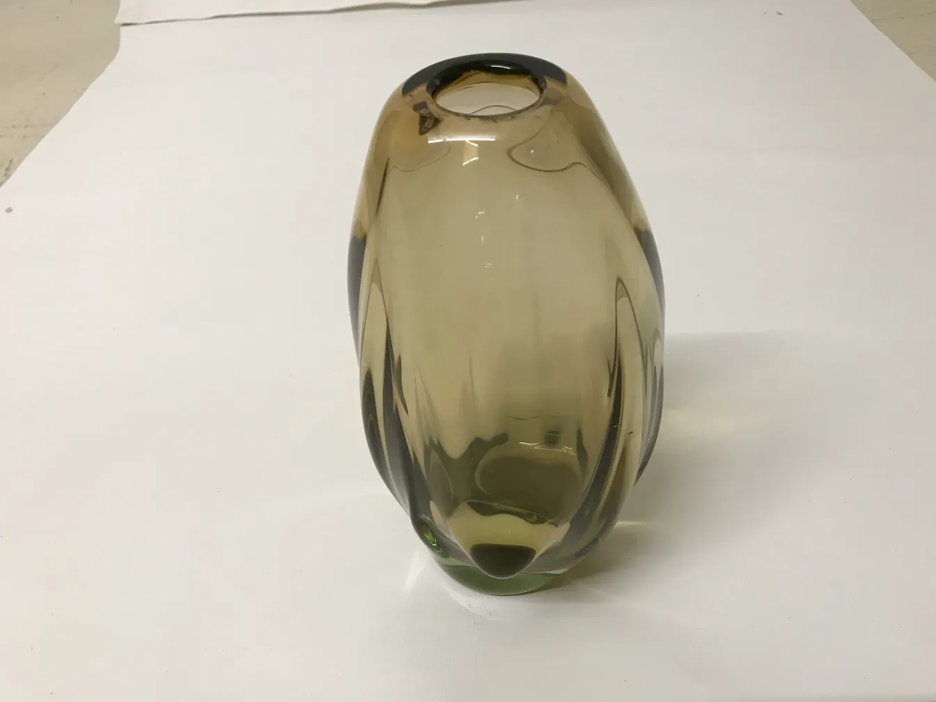 murano vase antique with smooth, elegant shapes
