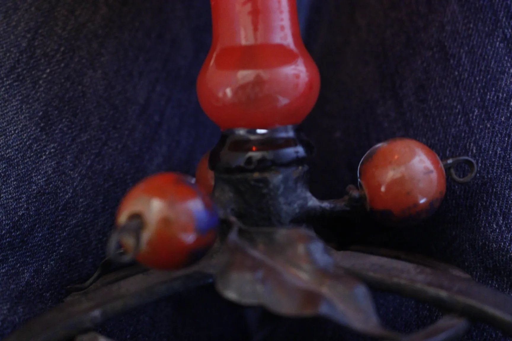 서명된 고대 유리잔 (슈나이더) 장식적인 세부사항