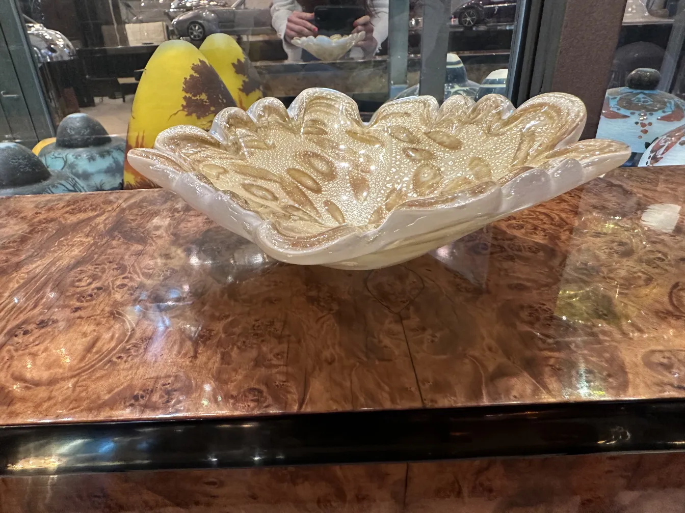 beautiful murano glass in flower shape with golden details and sophisticated ambiance