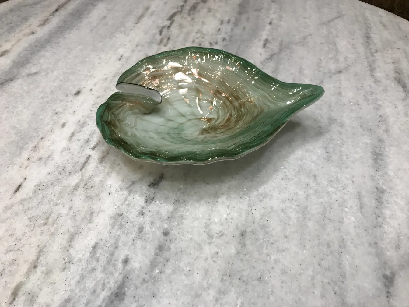 Leaf-shaped decorative dish, Murano glass in green and gold.