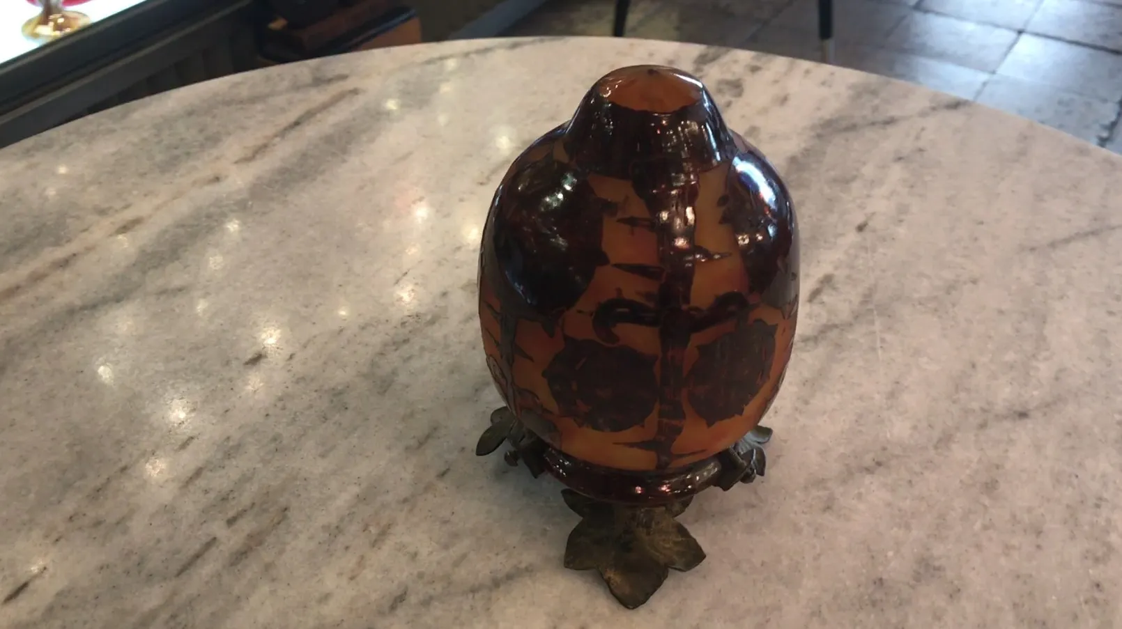 Signed glass Le Verre with an oval shape and ornate base