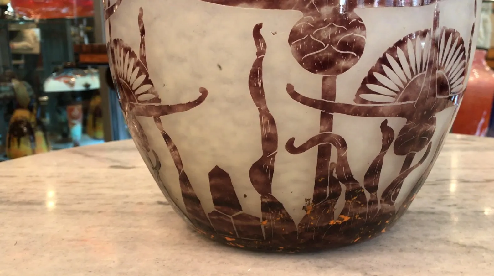 Signed glass Le Verre featuring floral artistic decorations