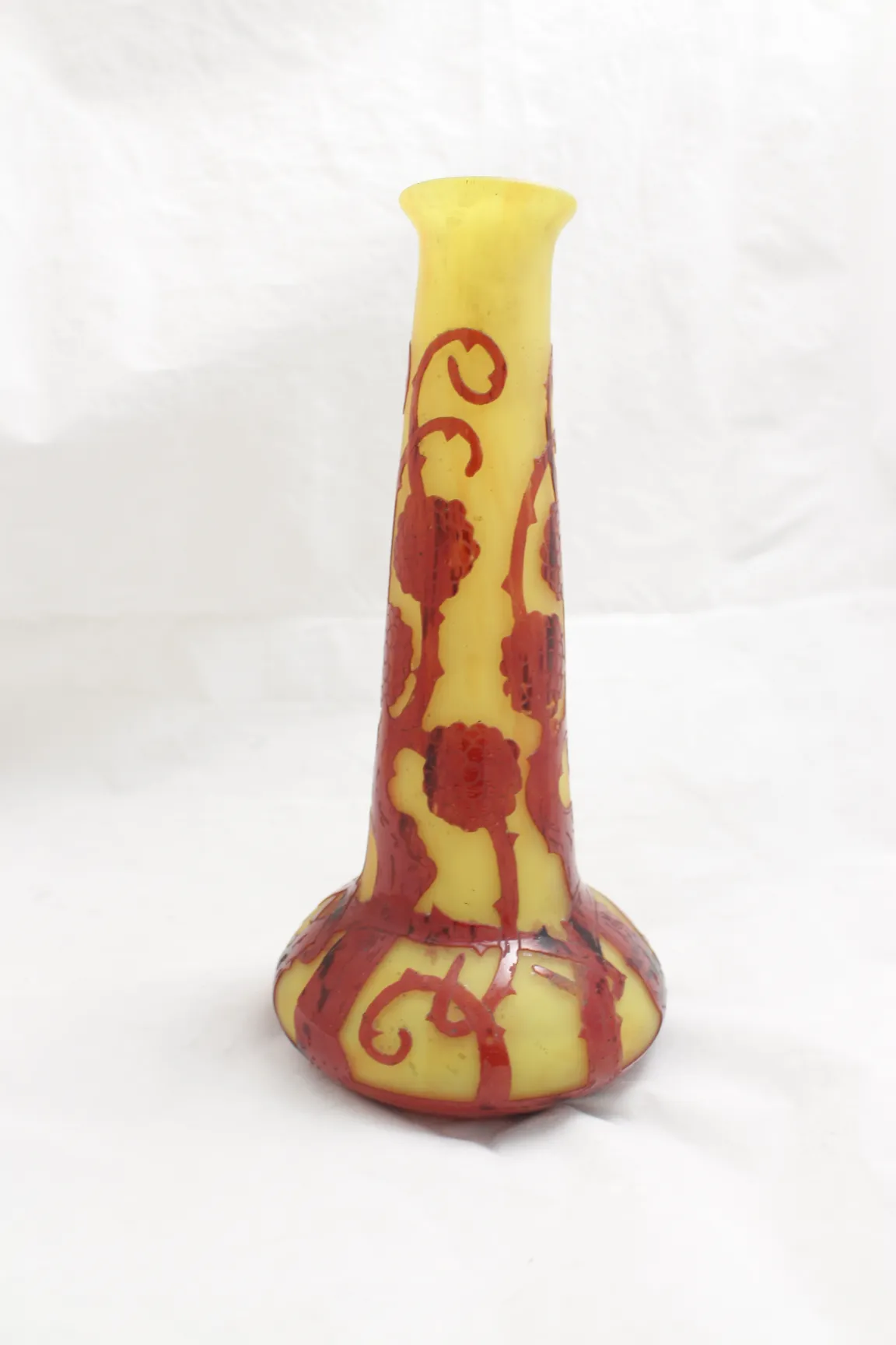 Antique Le Verre vase featuring yellow and red design