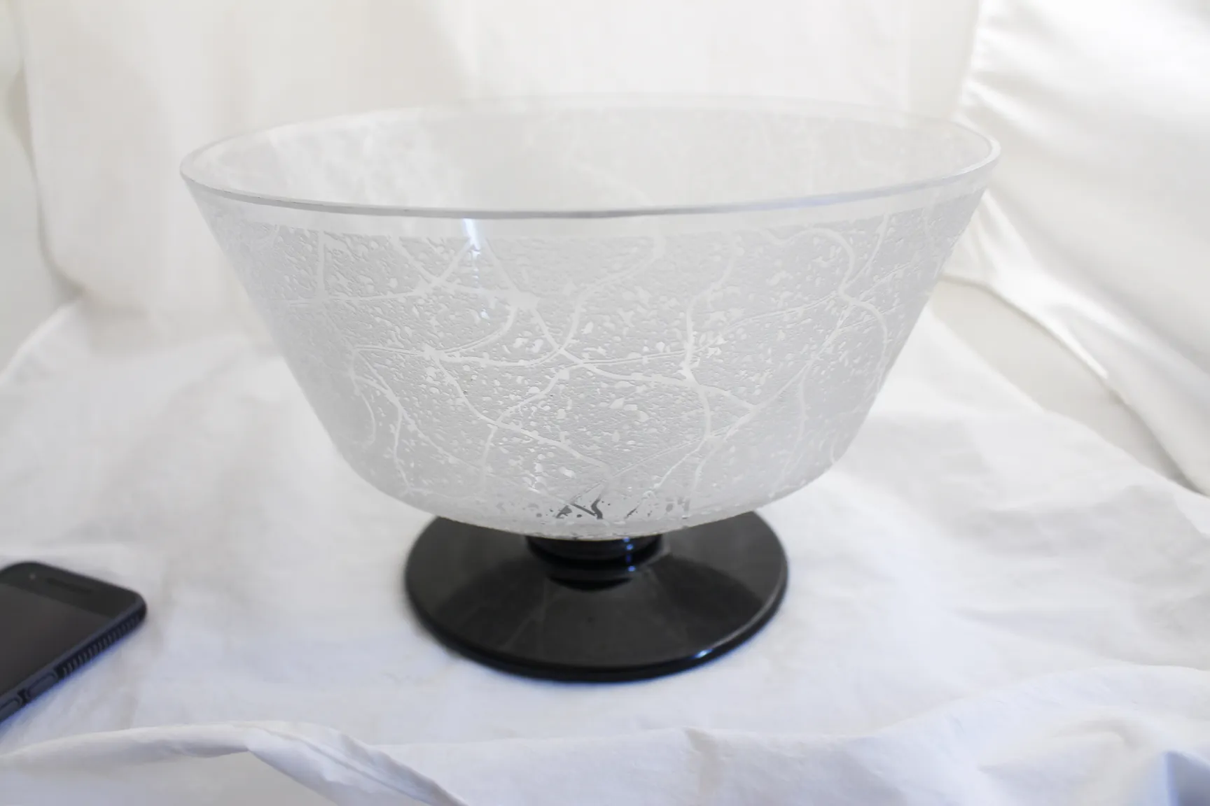 bowl-glass-signed-daum-nancy-on-black-base