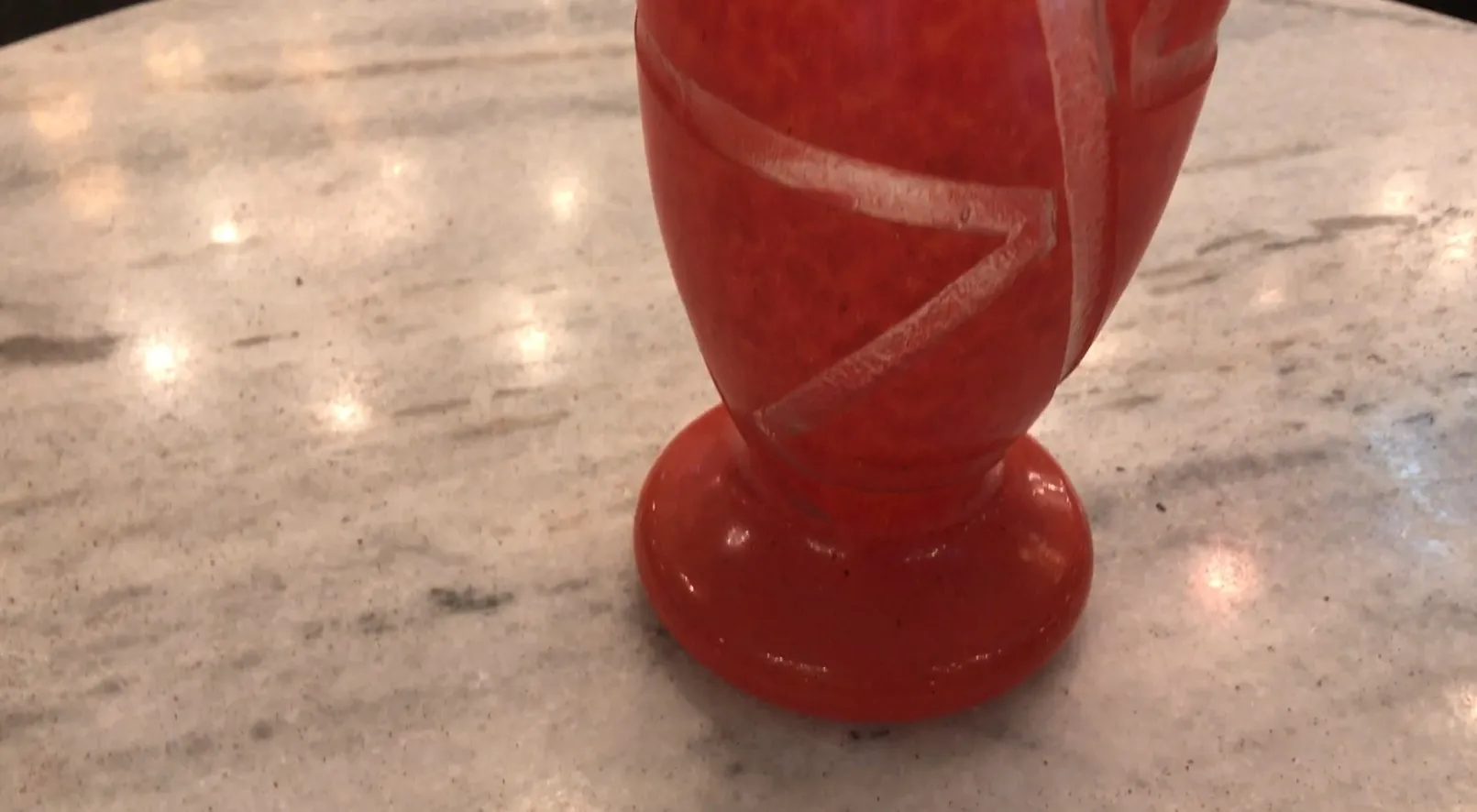 vidro assinado Degué vermelho com detalhes