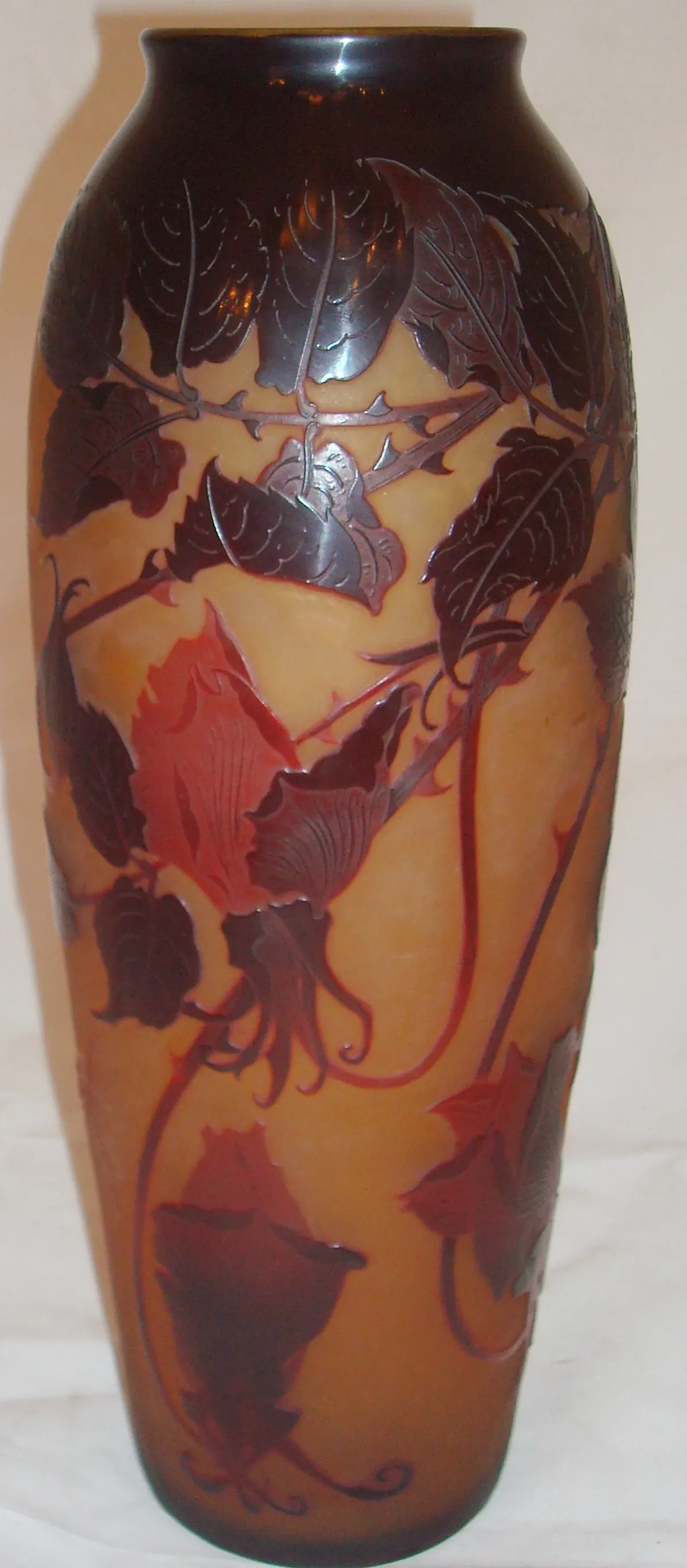 Signed glass D'Argental decorated with leaves in warm tones