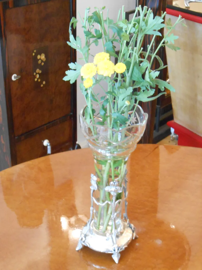 Two antique vases in Art Nouveau style with flowers.