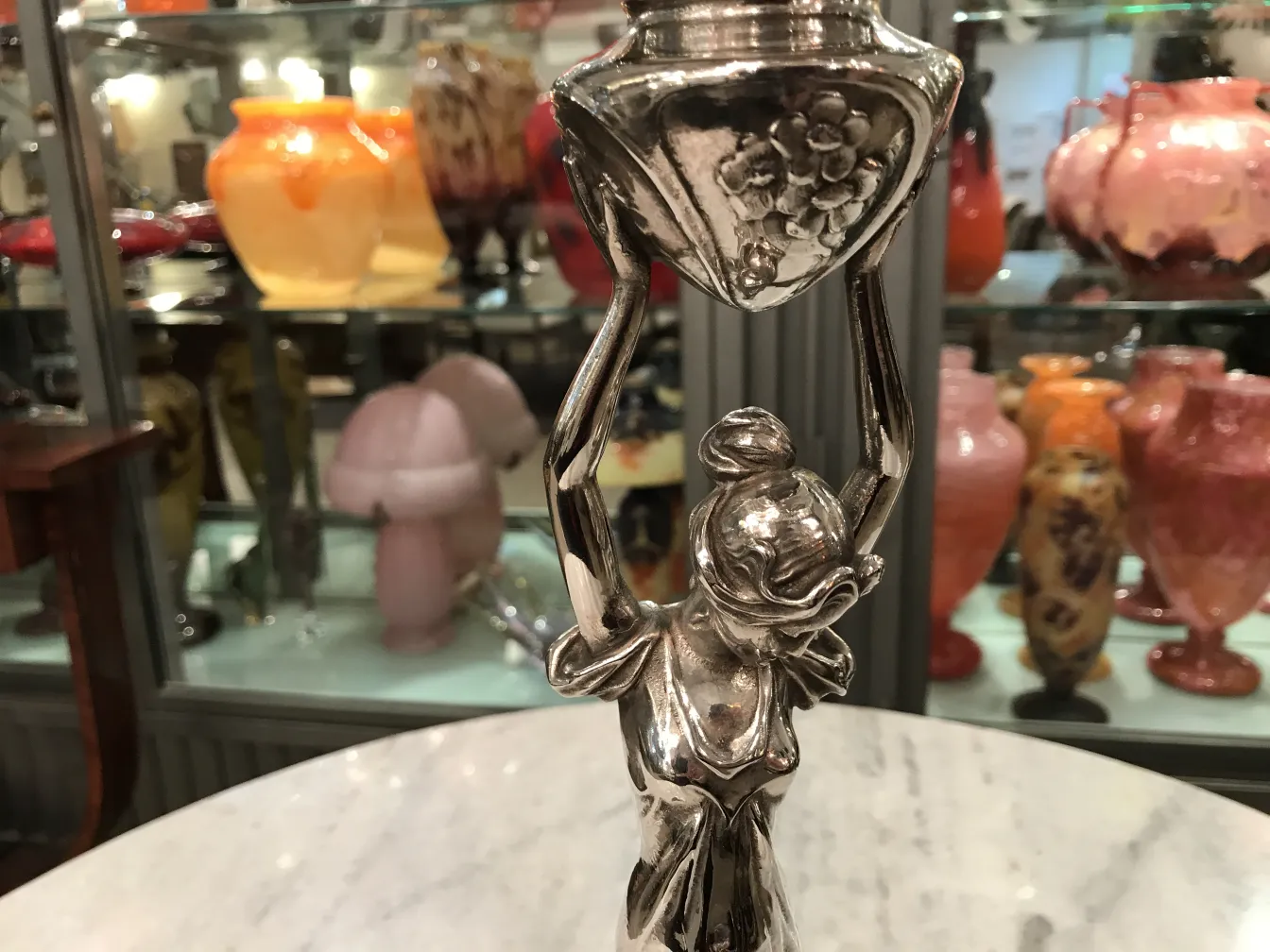 WMF centerpiece shaped like an amphibian, antique, with decorative figures and a vintage atmosphere.