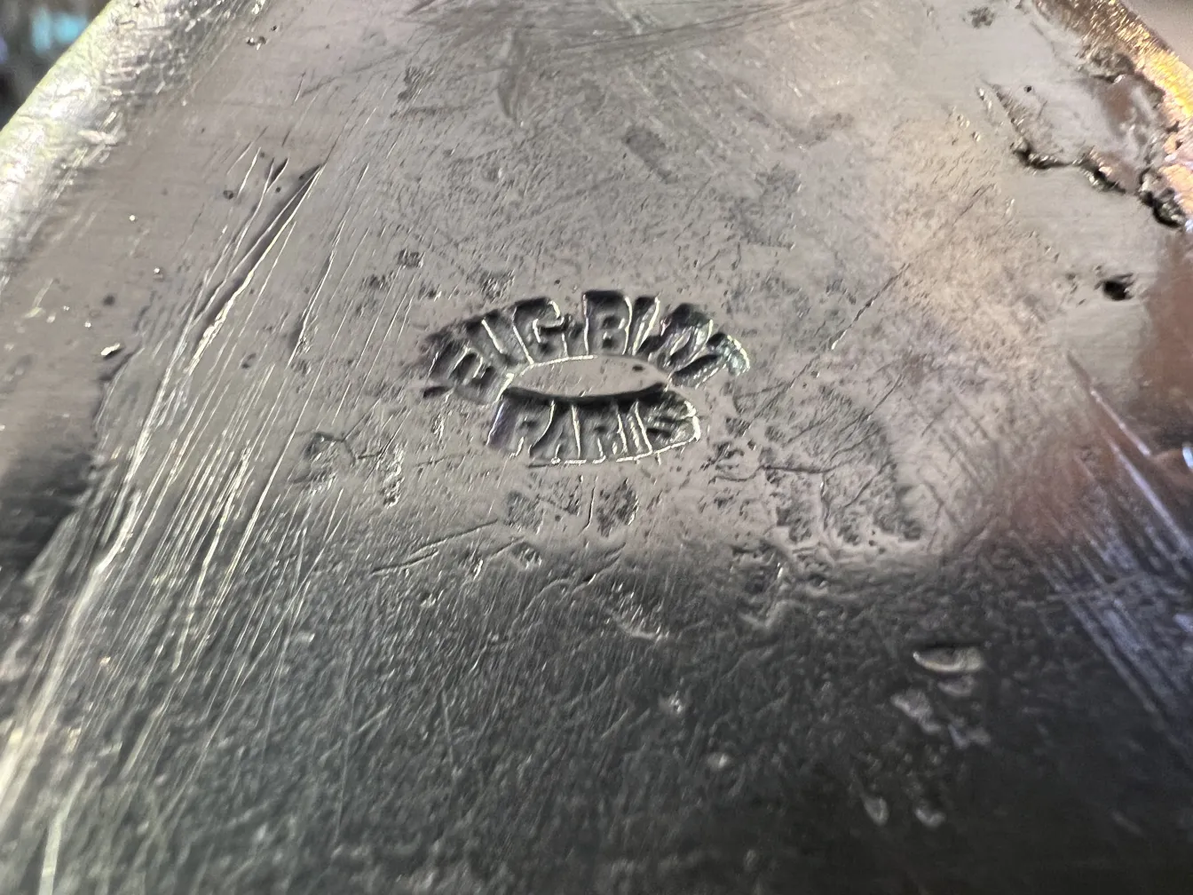 有可见标记的古老装饰水瓶